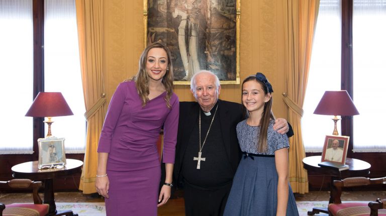 El Arzobispo mantiene un encuentro con las Falleras Mayores de Valencia de 2018 