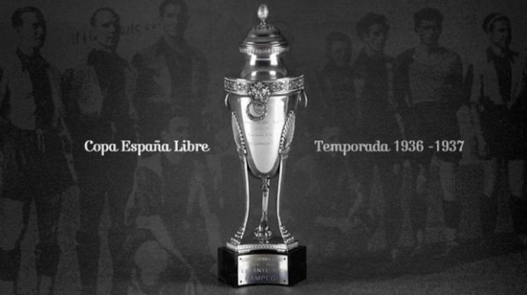 LA COPA DE LA REPÚBLICA GANADA POR EL LEVANTE U.D HACE 80 AÑOS SE EXPONE EN EL SALÓN DE CRISTAL 