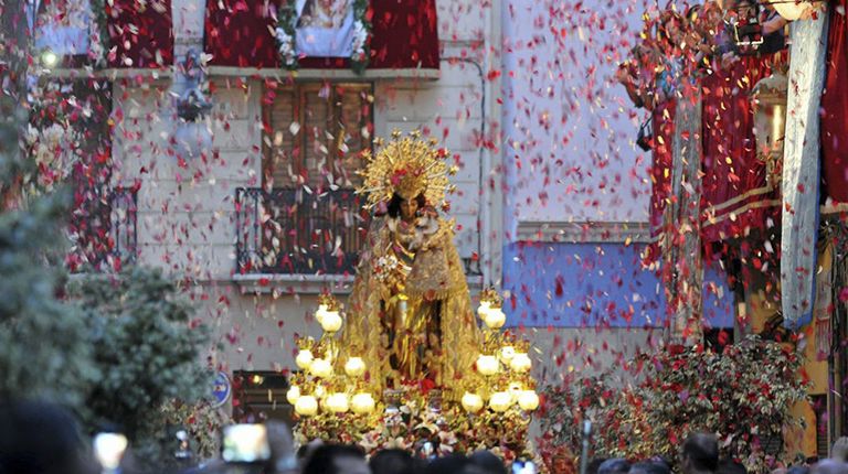 La parroquia del Santo Ángel Custodio de Valencia recibe este fin de semana la visita de la imagen peregrina de la Mare de Déu