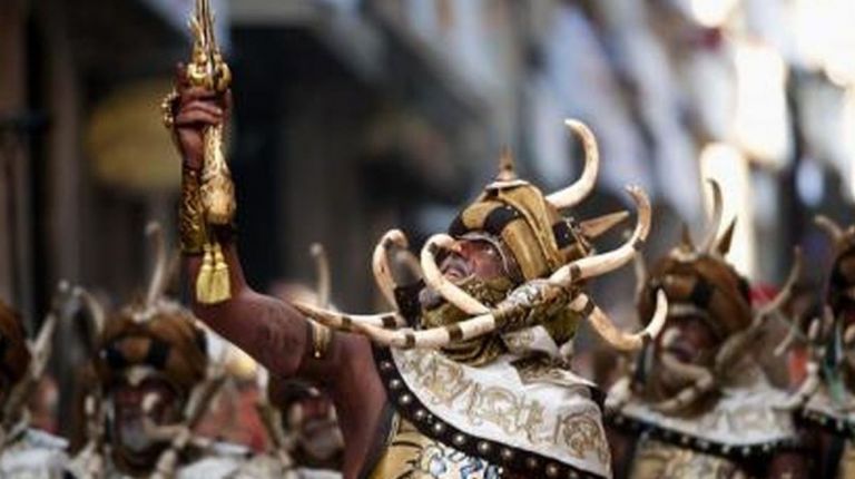 Los Moros y Cristianos son una de las fiestas más tradicionales de la Comunitat Valenciana