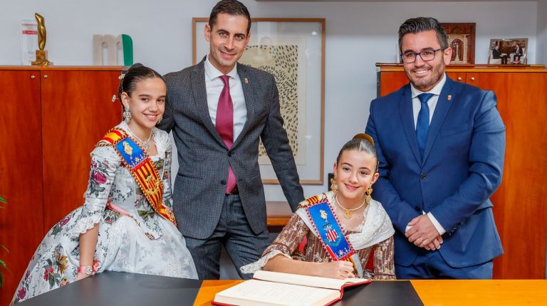 Mislata entrega la llave de la ciudad a la Fallera Mayor Infantil de Valencia