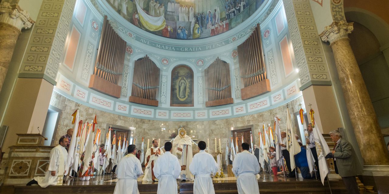  EL SEMINARIO MAYOR ACOGE UNA VIGILIA POR LAS VOCACIONES SACERDOTALES