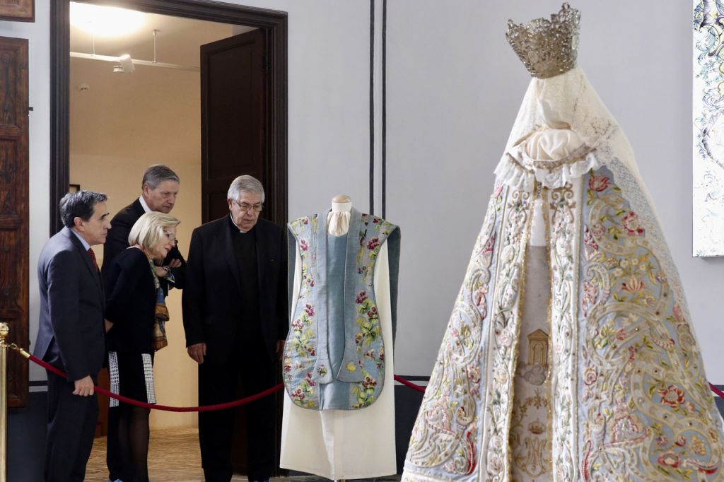  El Museo de la Seda inaugura una exposición que muestra, por primera vez al público, tejidos y objetos litu?rgicos de la Catedral de Valencia
