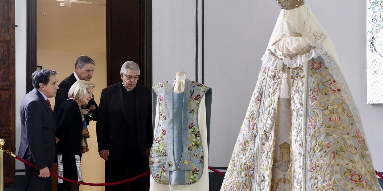  El Museo de la Seda inaugura una exposición que muestra, por primera vez al público, tejidos y objetos litu?rgicos de la Catedral de Valencia