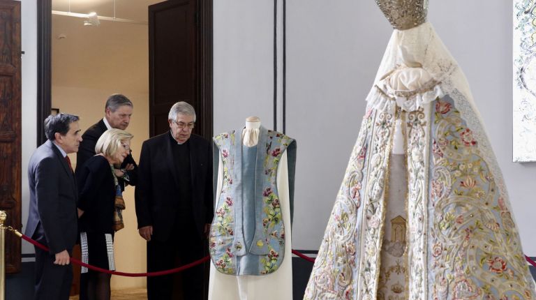 El Museo de la Seda inaugura una exposición que muestra, por primera vez al público, tejidos y objetos litu?rgicos de la Catedral de Valencia