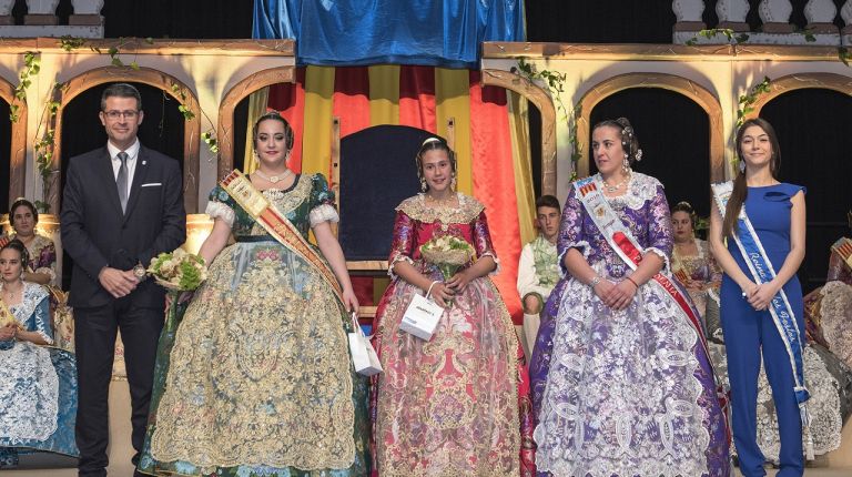 La Falla Mig Camí de Almussafes celebra la presentación de sus Falleras Mayores