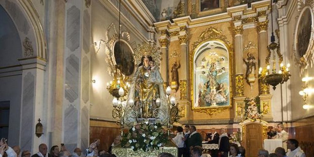  La imagen peregrina de la Virgen de los Desamparados recorre este fin de semana los barrios, fallas y colegios de Foios