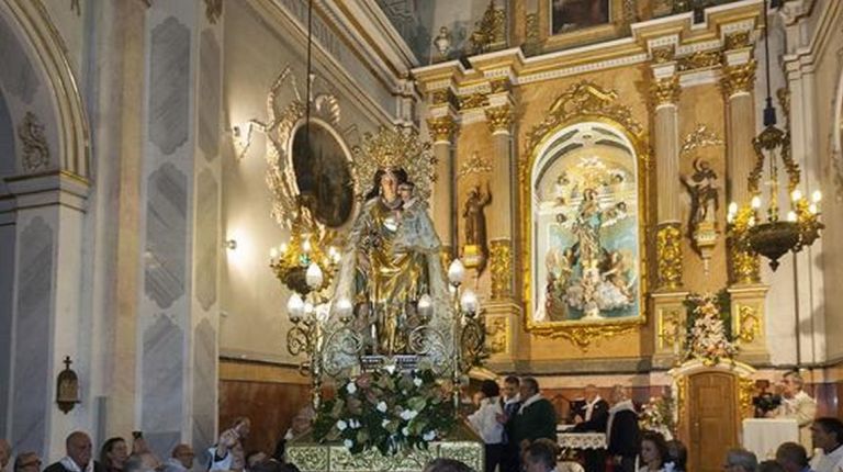 La imagen peregrina de la Virgen de los Desamparados recorre este fin de semana los barrios, fallas y colegios de Foios