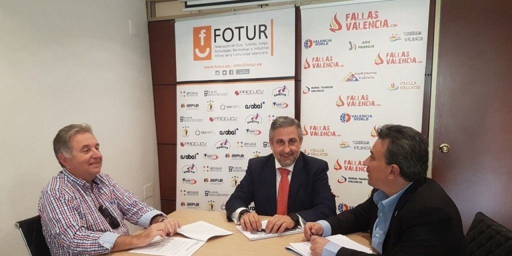  Fotur y KMCMobile firman un acuerdo de colaboración