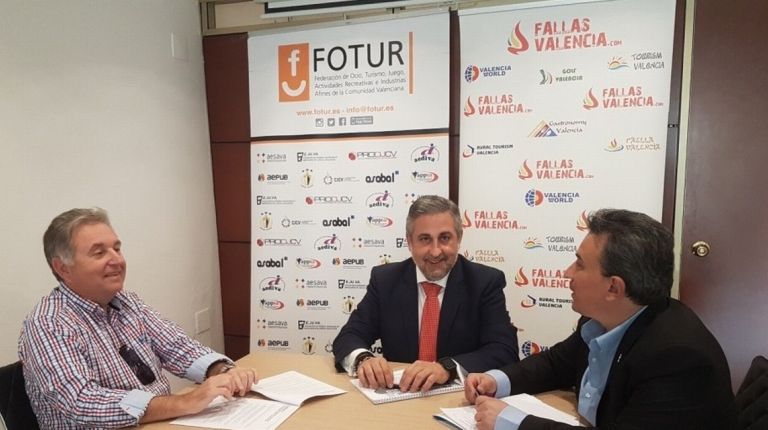 Fotur y KMCMobile firman un acuerdo de colaboración