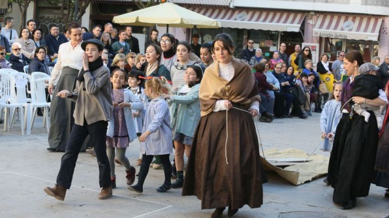 La falla Plaza del Árbol celebra una nueva edición del “Cant de l’Estoreta Velleta”