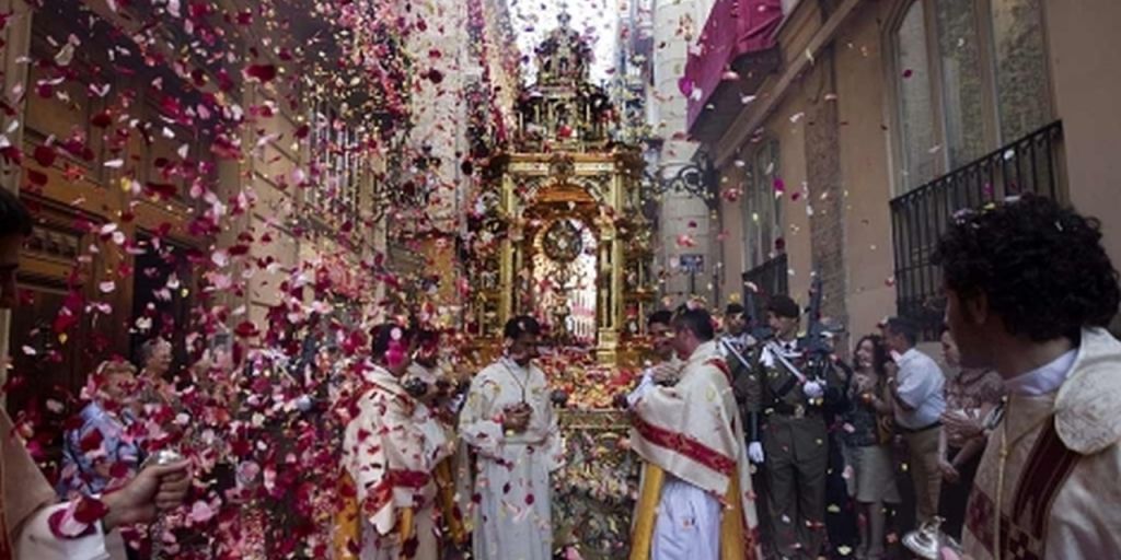  EL AYUNTAMIENTO ACERCA EL CORPUS A LA CIUDADANÍA, CON INICIATIVAS COMO LA INSTALACIÓN DE UN TAPIZ FLORAL Y PANELES INFORMATIVOS