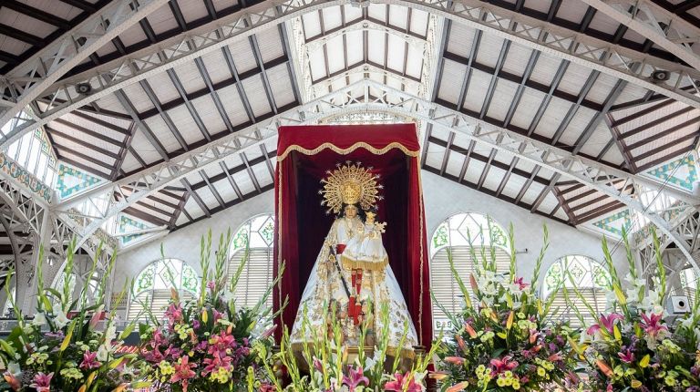 El Mercado Central de Valencia muestra sus respetos a la Virgen de los Desamparados 