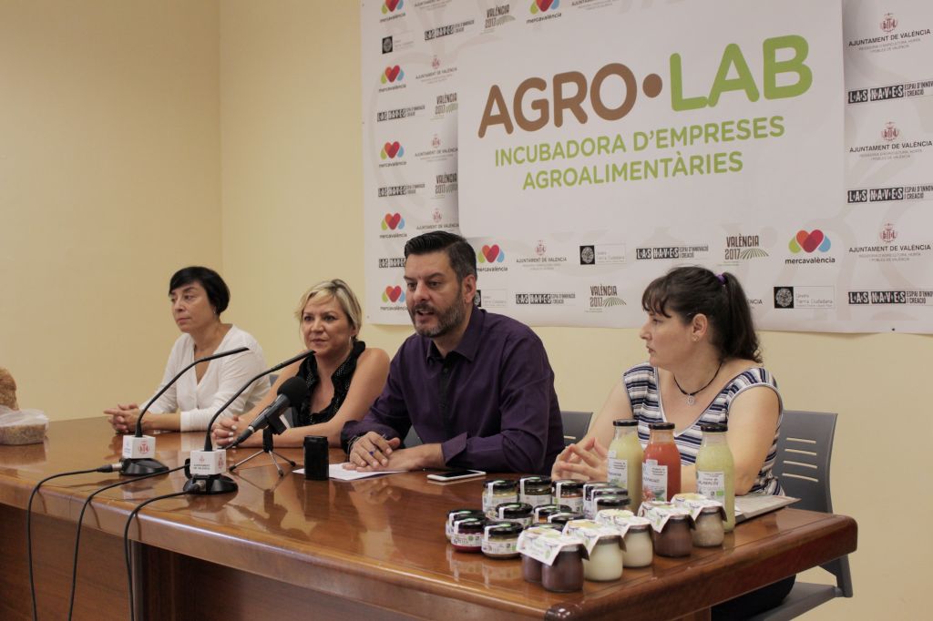  CARLOS GALIANA Y CONSOL CASTILLO PRESENTAN LAS DOS PROPUESTAS SELECCIONADAS PARA SU DESARROLLO EN LA INCUBADORA AGROALIMENTARIA AGRO-LAB                   