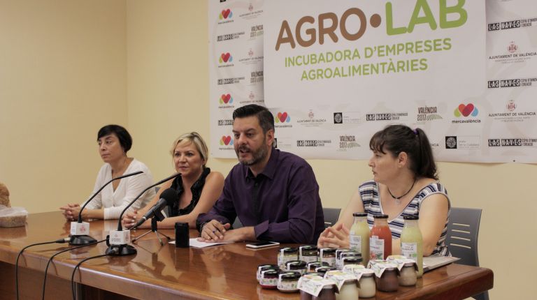 CARLOS GALIANA Y CONSOL CASTILLO PRESENTAN LAS DOS PROPUESTAS SELECCIONADAS PARA SU DESARROLLO EN LA INCUBADORA AGROALIMENTARIA AGRO-LAB                   