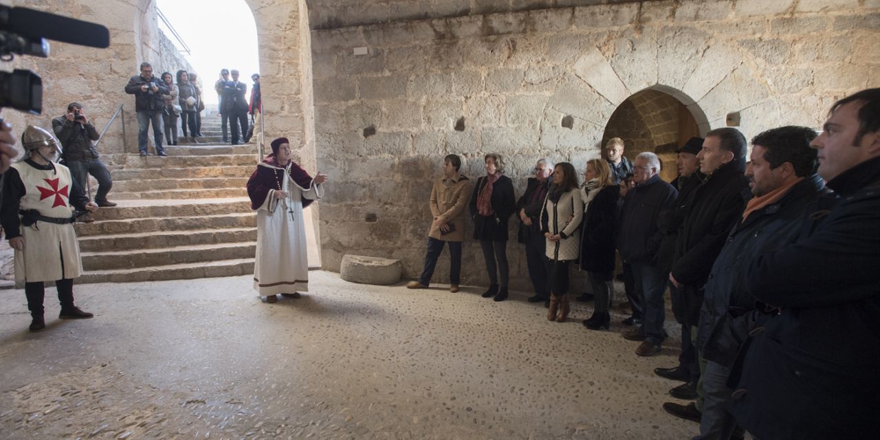  La Diputación estrena las visitas teatralizadas del Castillo de Peñíscola con el récord de 2.900 visitantes en una jornada