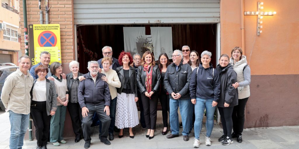  La alcaldesa de València ha visitado este mediodía la Hermandad de María Santísima de las Angustias