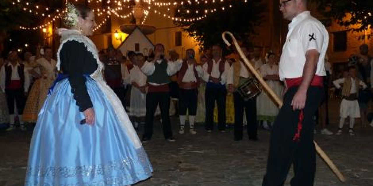  Bocairent celebra a San Agustín con misas, una procesión y cinco noches de danzas tradicionales