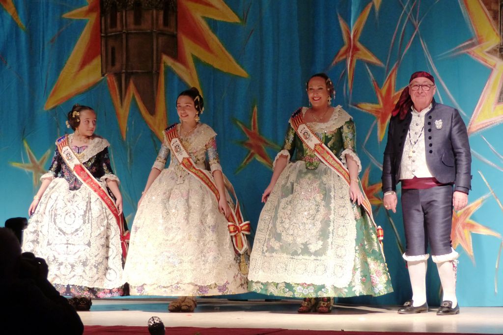  La Falla El Palmaret celebra la presentación de sus Falleras Mayores y Presidentes 