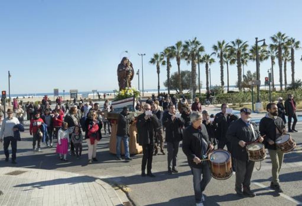  Pescadores llevarán en procesión por el Paseo Marítimo de Valencia este domingo a su patrona, la Virgen de la Buena Guía