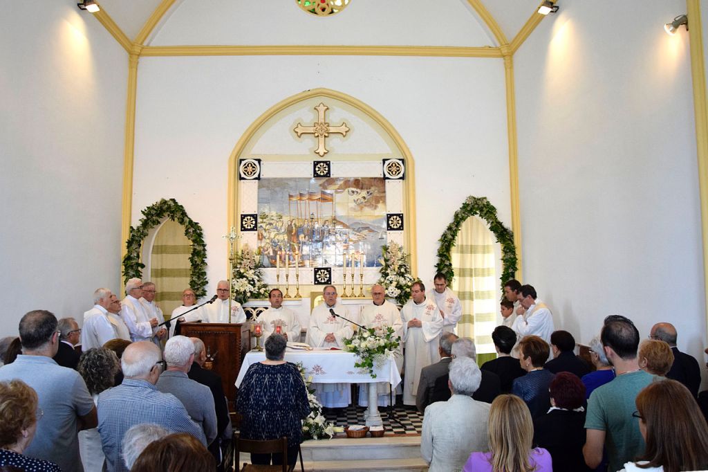  Centenares de vecinos de Alboraia y otras poblaciones participan en la misa de la fiesta del “miracle dels peixets”