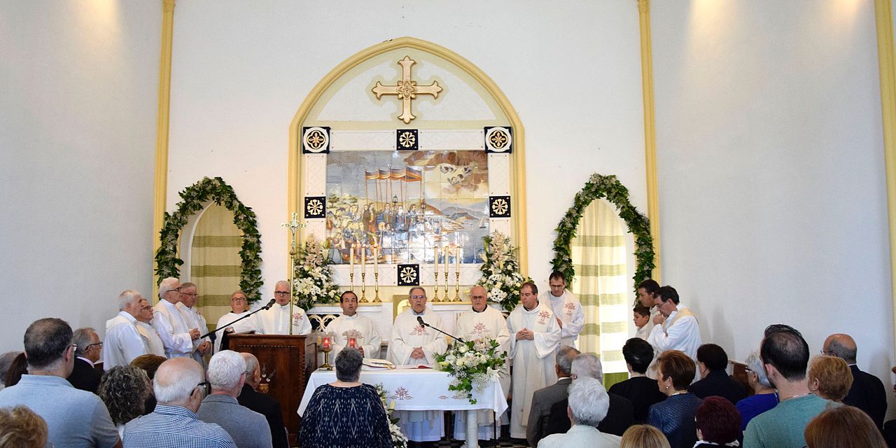  Centenares de vecinos de Alboraia y otras poblaciones participan en la misa de la fiesta del “miracle dels peixets”