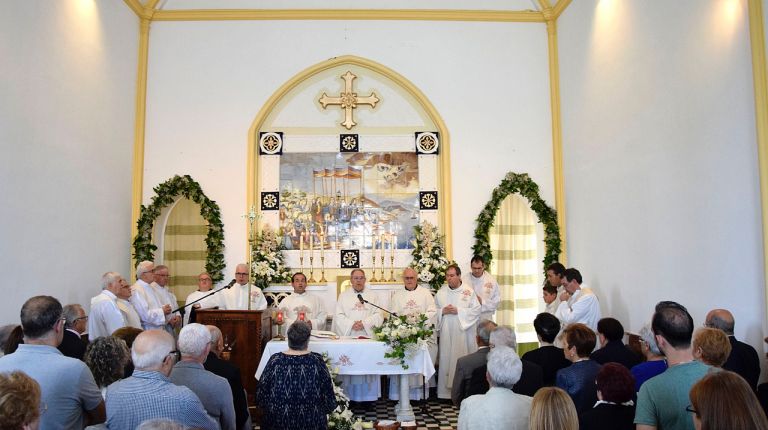 Centenares de vecinos de Alboraia y otras poblaciones participan en la misa de la fiesta del “miracle dels peixets”