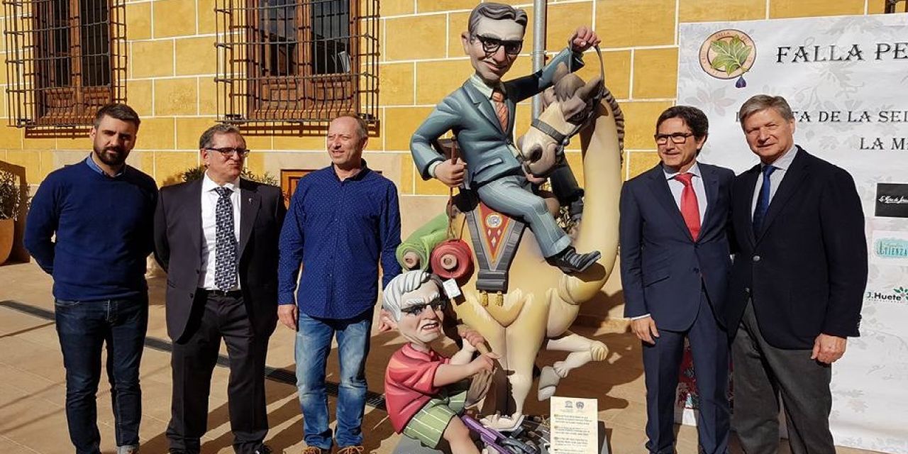  La Falla Peu de la Creu-En Joan de Villarasa presenta los ninots de la exposición