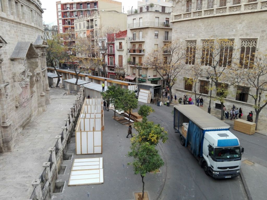  COMERCIO MEJORA EL MERCADILLO DEL CENTRO Y POTENCIA SU CARÁCTER NAVIDEÑO