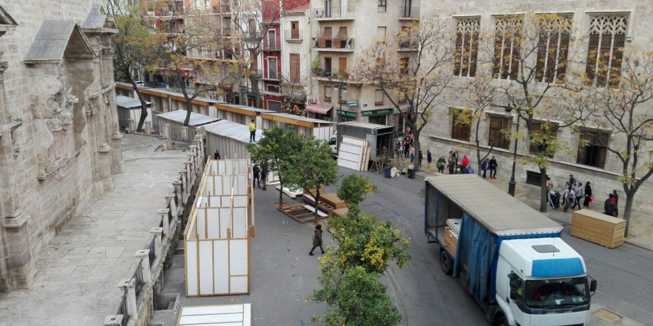  COMERCIO MEJORA EL MERCADILLO DEL CENTRO Y POTENCIA SU CARÁCTER NAVIDEÑO