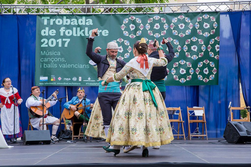  Vallés recibe el mes de julio con la Trobada de Folklore
