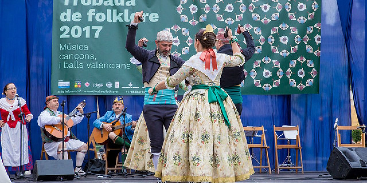  Vallés recibe el mes de julio con la Trobada de Folklore