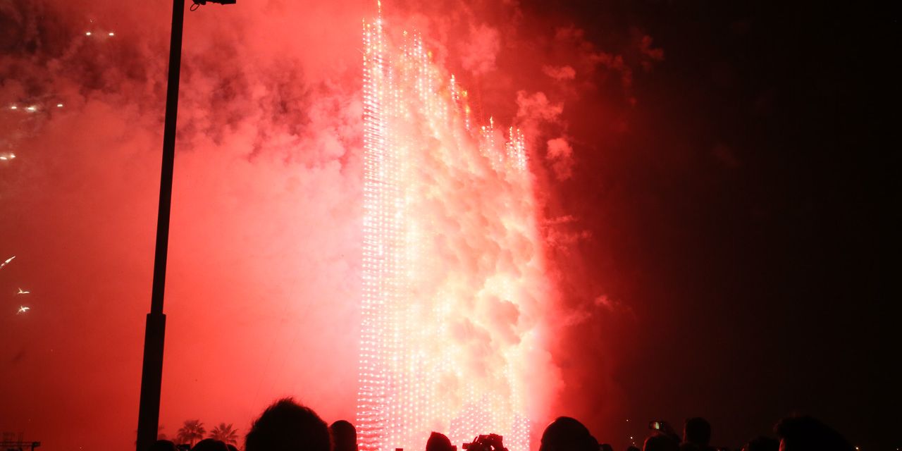  La mascletà vertical hizo vibrar a Valencia con casi 1.700 kilos de pólvora