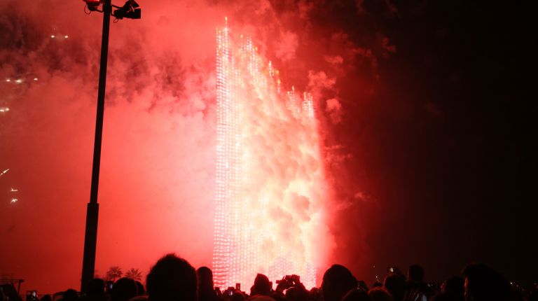 La mascletà vertical hizo vibrar a Valencia con casi 1.700 kilos de pólvora