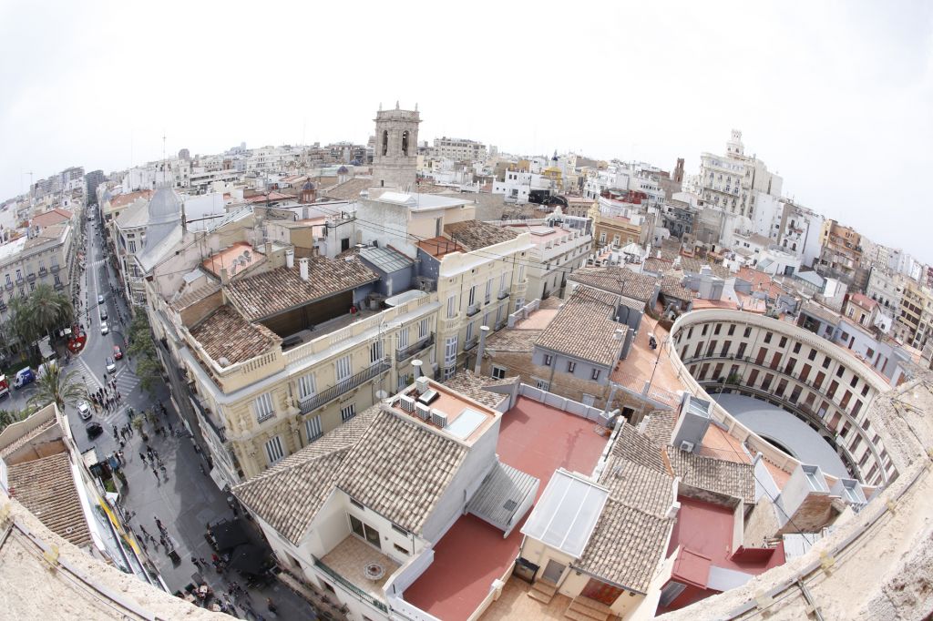  Campaneros valencianos promueven una campaña para que la torre de Santa Catalina vuelva a tener campanas tras un siglo sin ellas