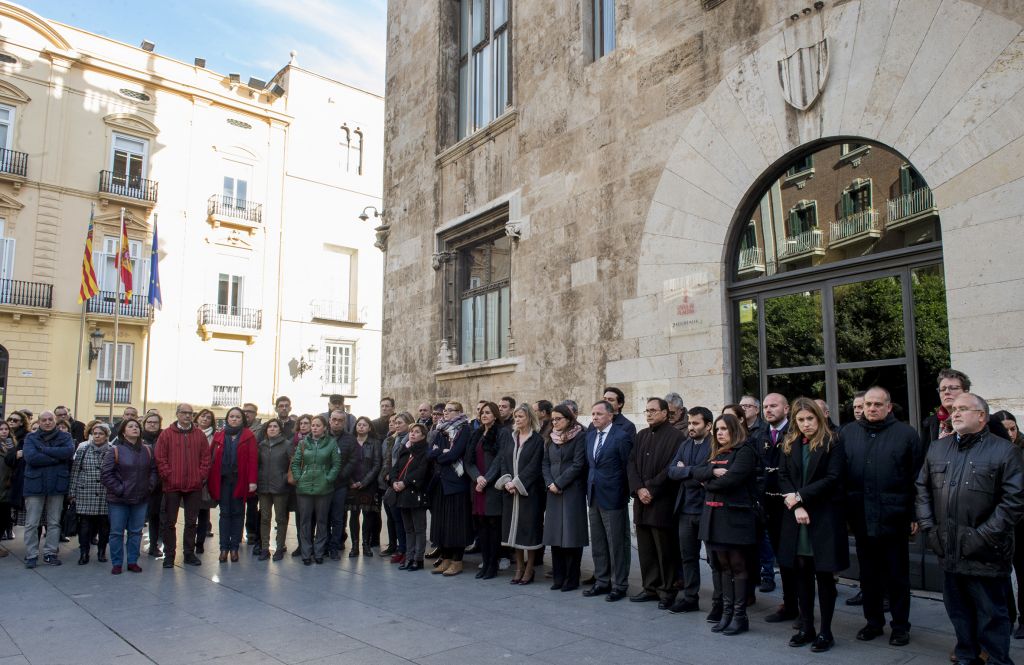  La Diputació se suma a los tres minutos de silencio por la última víctima de violencia de género