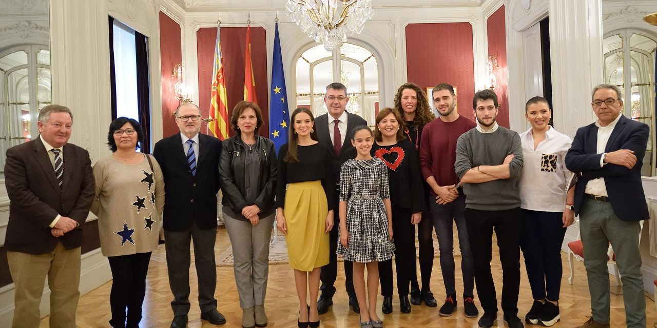  Las Falleras Mayores de València visitan les Corts