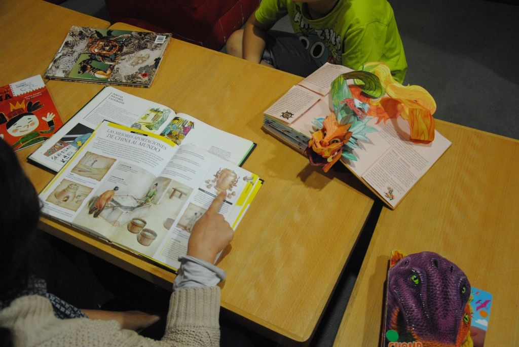  La Biblioteca del Museu de Prehistòria de València acerca a los niños a los poblados íberos