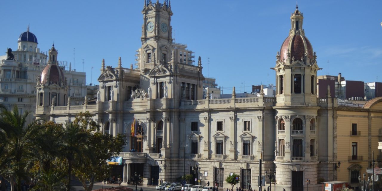  El Ayuntamiento abre el plazo para el sorteo de las 360 plazas para ver la mascletá desde el balcón  municipal