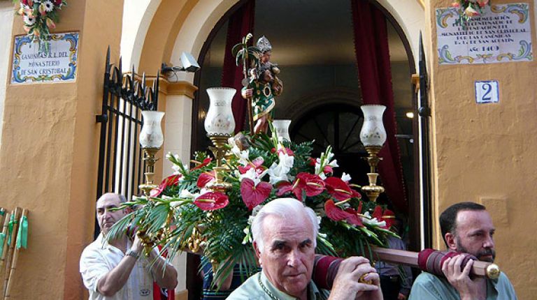 El barrio valenciano de la Trinidad celebra hoy la fiesta de San Cristóbal con misas y rondas de coches antiguos