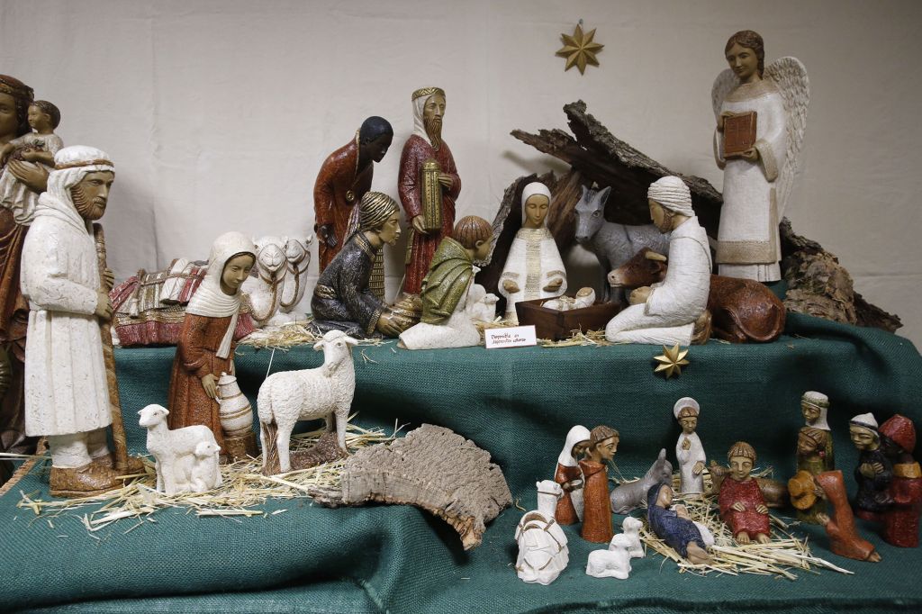  Abierta al público en Valencia una exposición benéfica con artesanía y belenes elaborados por las monjas de Sigena 