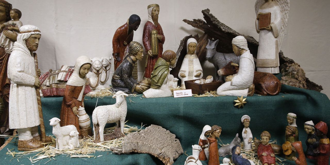  Abierta al público en Valencia una exposición benéfica con artesanía y belenes elaborados por las monjas de Sigena 