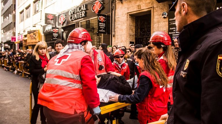 Cruz Roja organiza un curso de primeros auxilios para Fallas