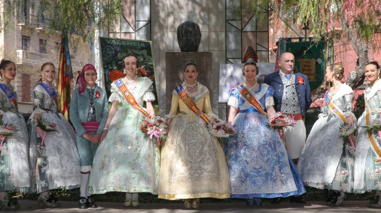 La falla Pintor Segrelles de València homenajea al ilustre pintor valenciano