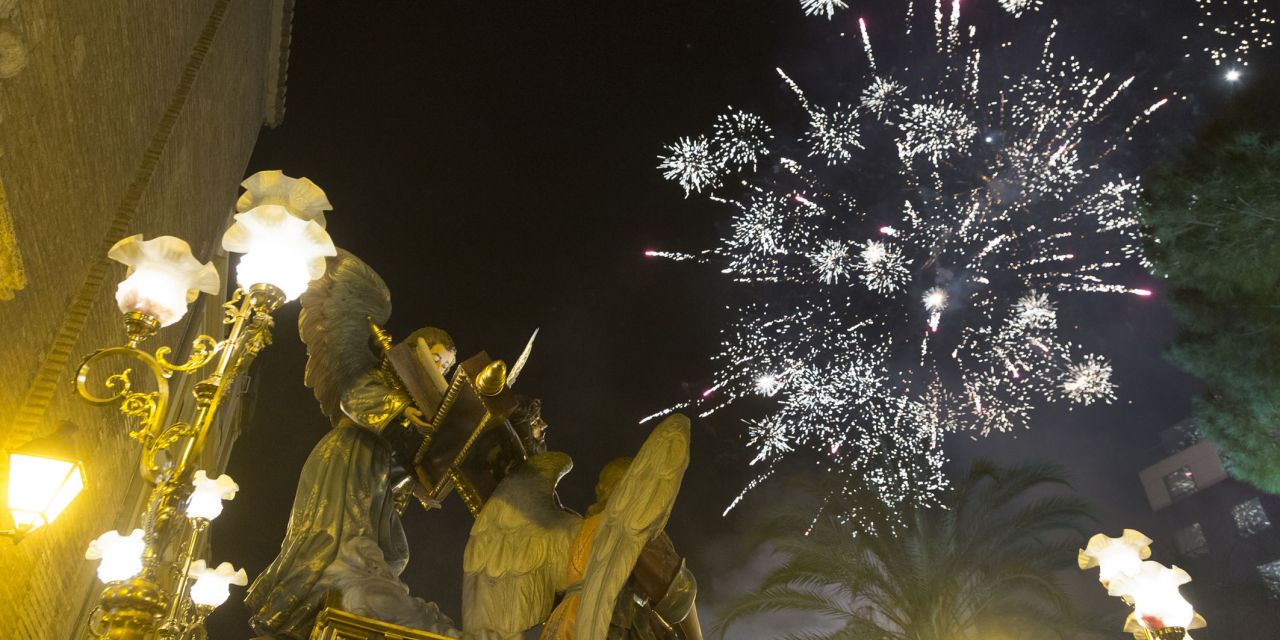  El Cristo del Grao visita a la Virgen de los Desamparados este domingo en su Basílica 82 años después de la salvación de las dos imágenes