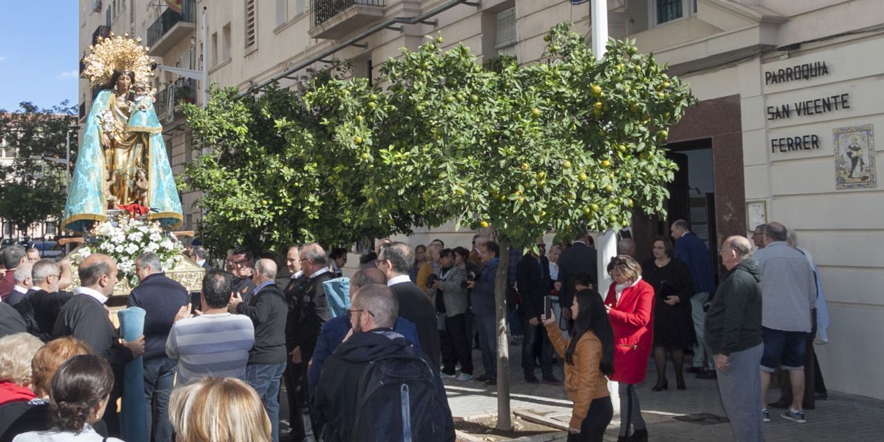  La parroquia de San Vicente Ferrer en Valencia recibe la visita de la imagen peregrina de la Mare de Déu