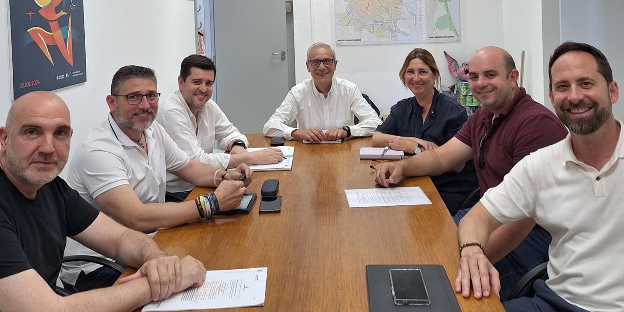  El Ayuntamiento de València inicia el diálogo con el sector pirotécnico para consensuar mejoras en el Bando Fallero