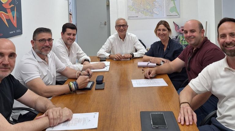 El Ayuntamiento de València inicia el diálogo con el sector pirotécnico para consensuar mejoras en el Bando Fallero