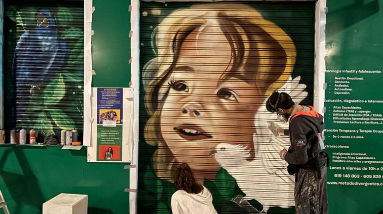 Russafa busca artistas y comercios para decorar las persianas en la segunda edición del Concurso de Arte Urbano 