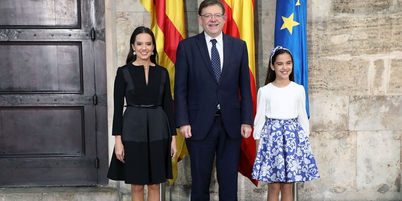  Ximo Puig recibe en audiencia a las falleras mayores de València